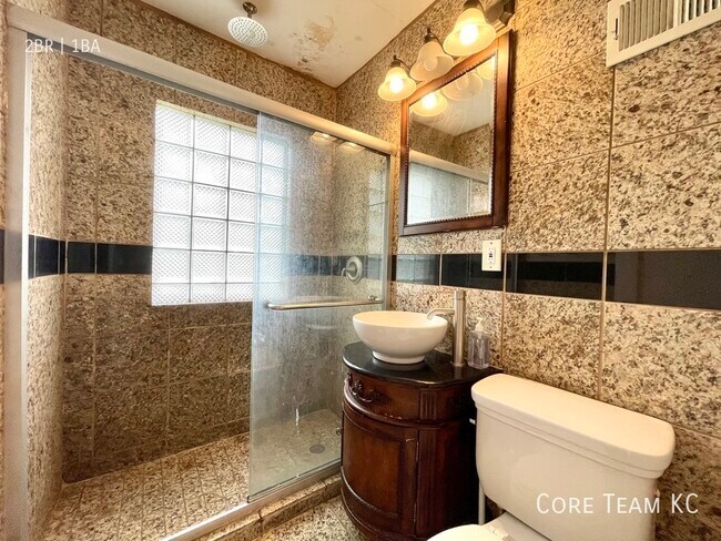 Building Photo - 1107 W 45th St