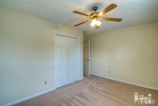Building Photo - Ogden/Gordon Rd/Alamosa Place. Garage, fen...