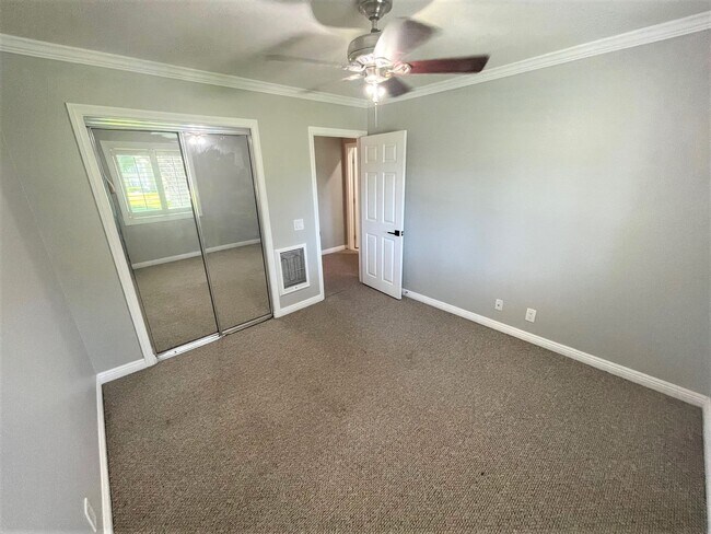 Building Photo - COSTA MESA 4BR/3BA TOWNHOME READY FOR MID-JULY OCCUPANCY