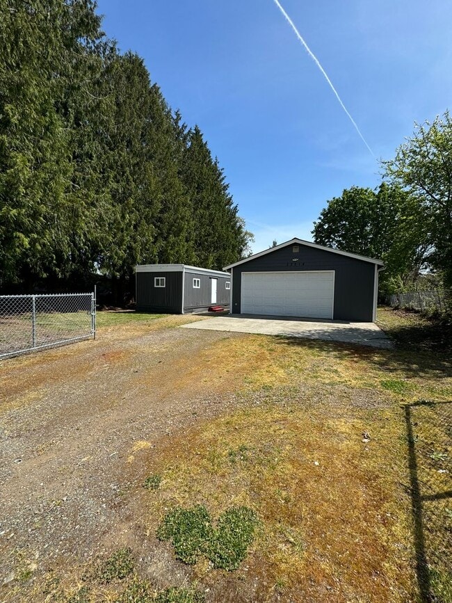 Building Photo - 2 Bedroom 1 Bathroom for rent 675 Square feet