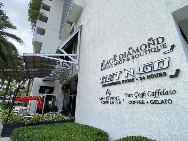 Building Photo - 1750 N Bayshore Dr