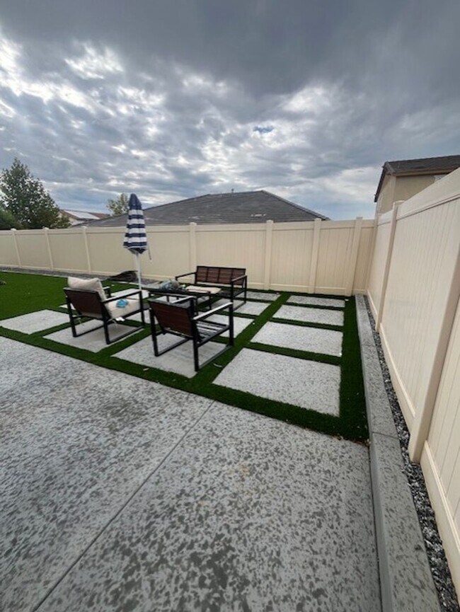 Building Photo - Charming Single-Story Home for Rent – Ener...