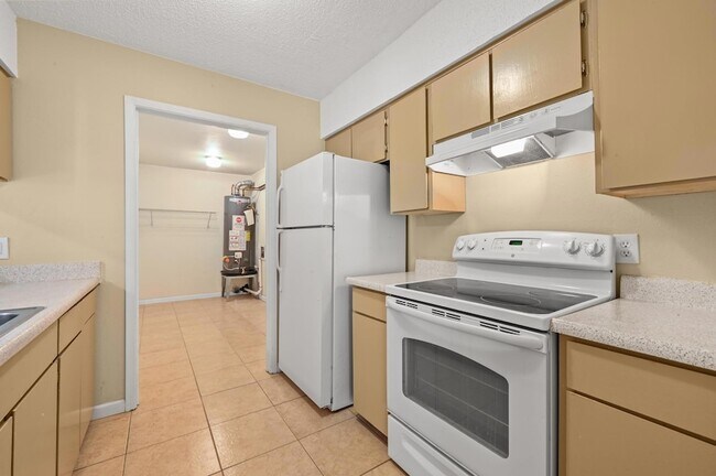 Building Photo - 807 Castle Ridge Rd