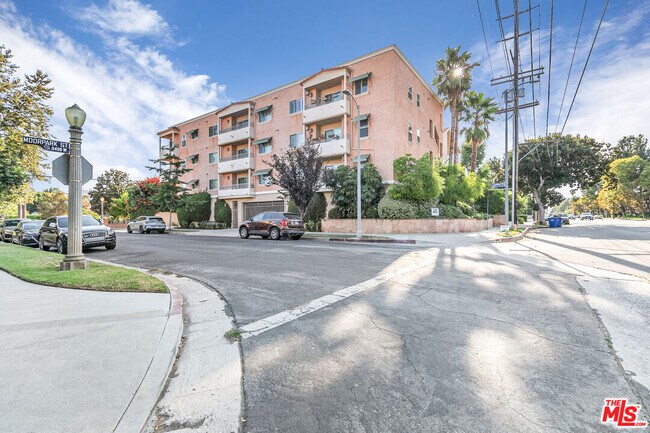 Building Photo - 11504 Moorpark St