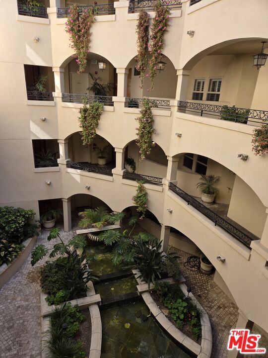 Building Photo - 10364 Almayo Ave