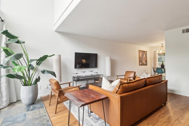 Building Photo - 1501 Rockdale Cir