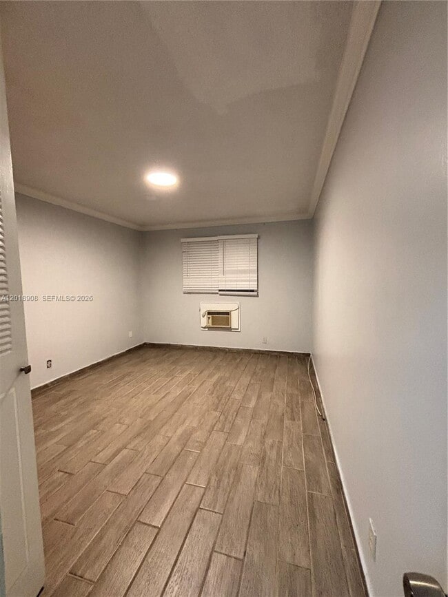 Building Photo - 1480 E Sample Rd