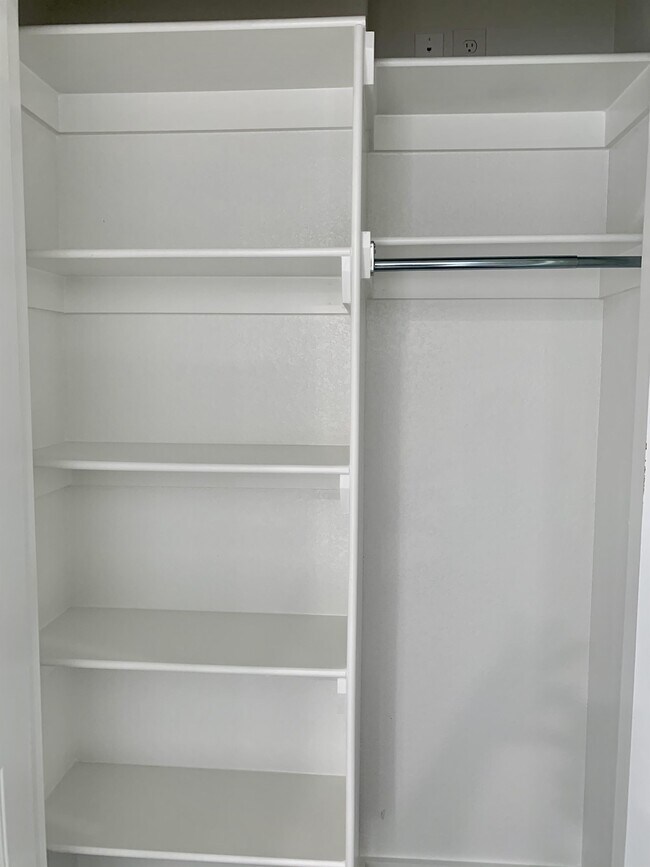 Building Photo - 442 Rama St