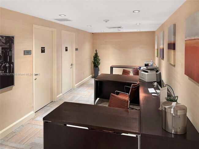 Building Photo - 950 Brickell Bay Dr