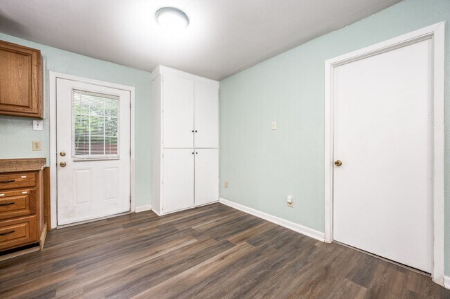 Building Photo - 509 Woodford Ln