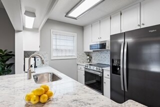 Building Photo - 160 Commons Dr