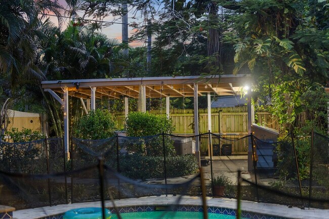 Building Photo - 303 Lang Rd