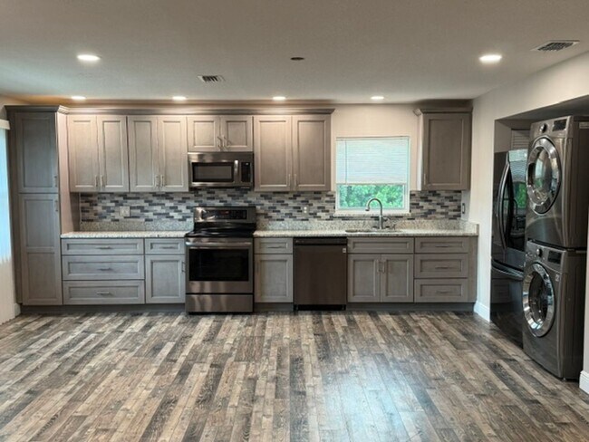 Building Photo - 401 H Banana Cay Drive
