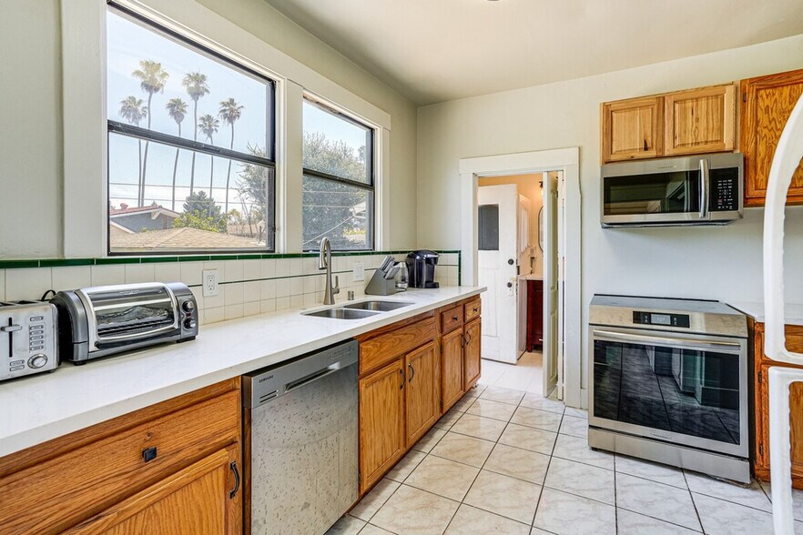 Building Photo - 1334 8th St