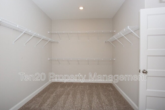 Building Photo - 9827 Yellow Pine Rd