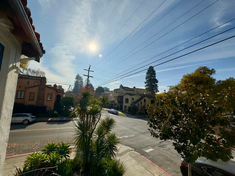 Building Photo - 1645 Scenic Ave