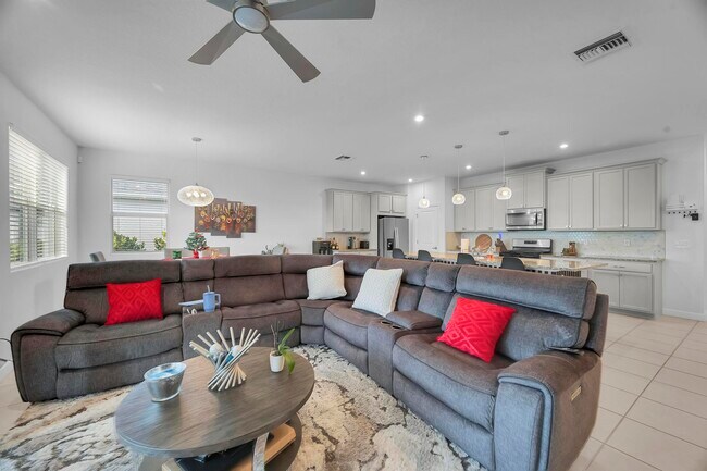 Building Photo - 10142 SW Orana Dr