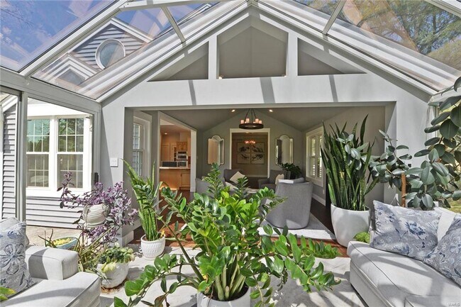 Building Photo - 1306 S Geyer Rd