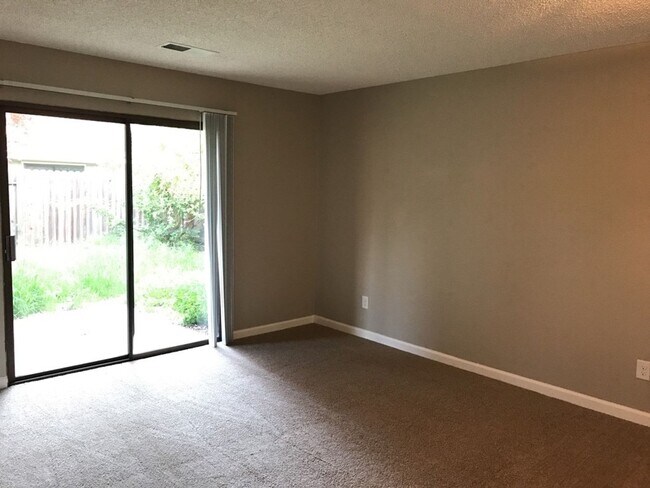 Building Photo - 3 Bedroom 2 bath home in North Davis
