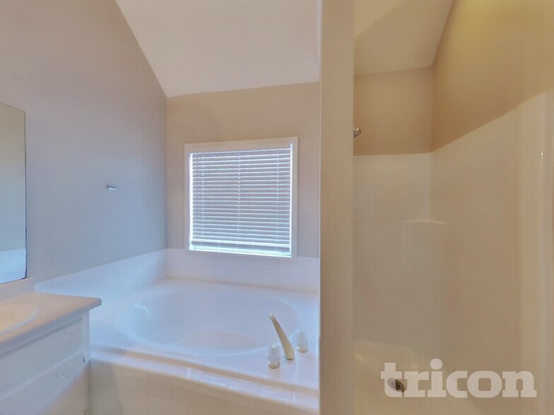 Building Photo - 8018 Christian Ct