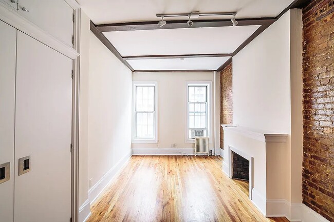 Building Photo - 220 Sullivan St