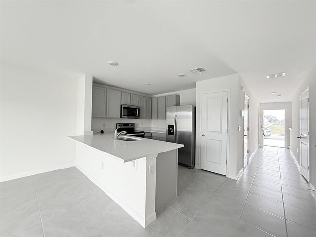 Building Photo - 8220 SW 67th Ave