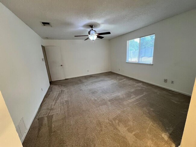 Building Photo - 3303 Galesburg Dr