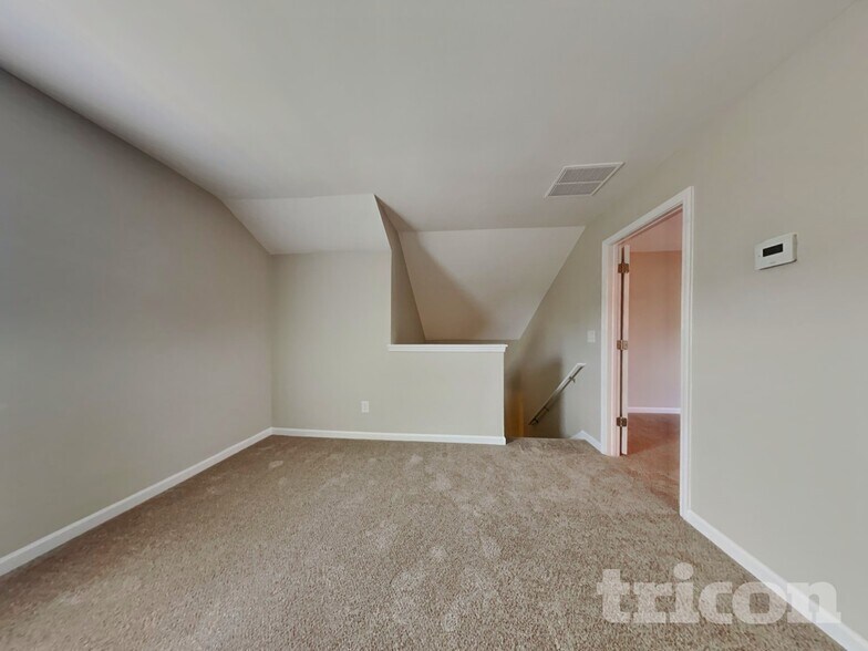 Building Photo - 4014 Sitka Dr