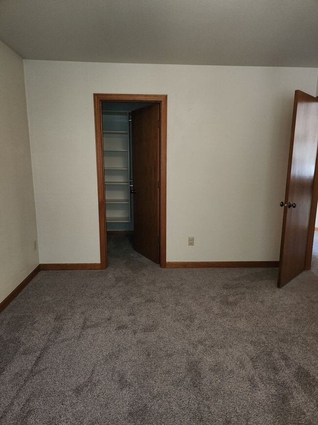 Building Photo - 3-bedroom 3 bath House