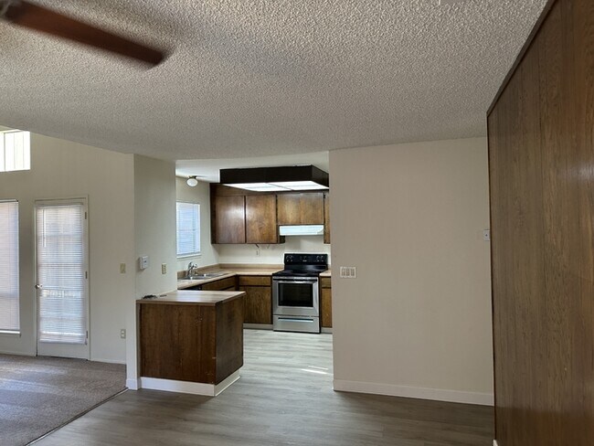 Building Photo - Stockton 2 Bedroom 1 Bathroom Duplex