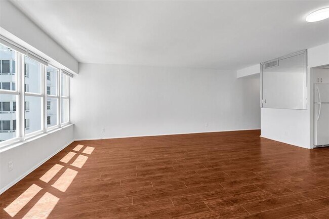 Building Photo - 3700 Galt Ocean Dr