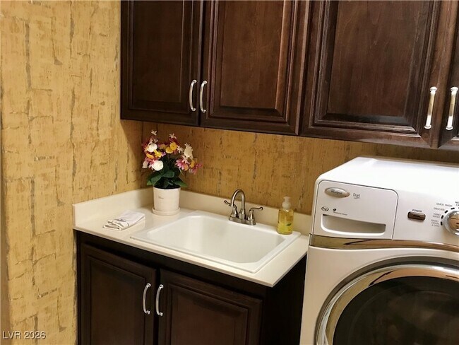 Building Photo - 1169 Midori St