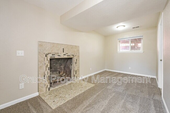 Building Photo - 1557 S Salida Way