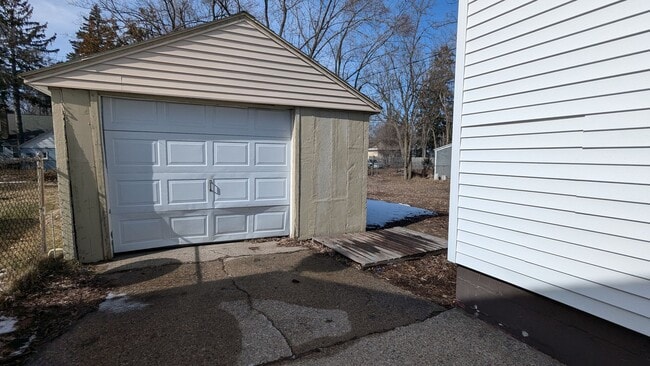 Building Photo - 1969 Wood St