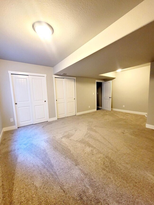 Building Photo - 7376 Peachleaf Dr