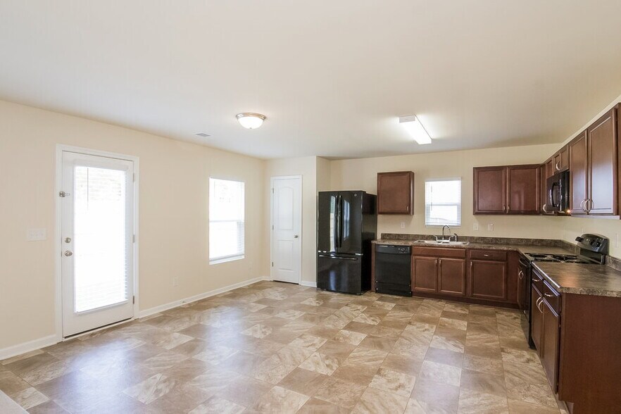 Building Photo - 12047 Quail Dr