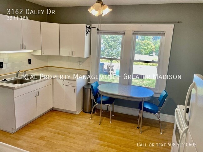 Building Photo - 3162 Daley Dr
