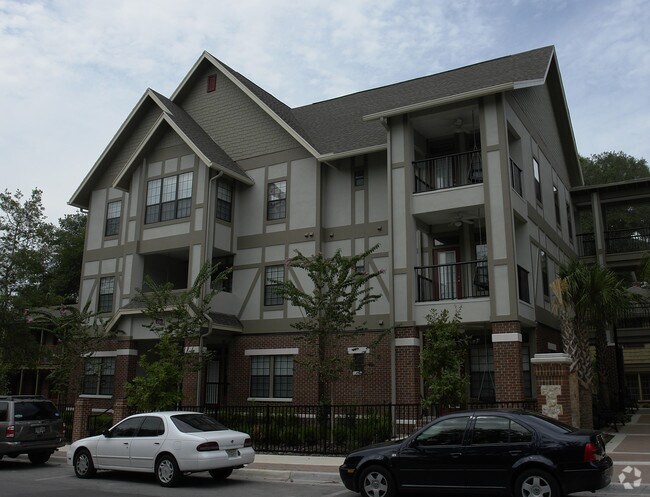 Building Photo - Stratford Court