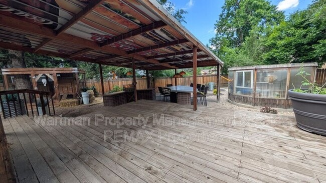 Building Photo - 202 Cheyenne Blvd