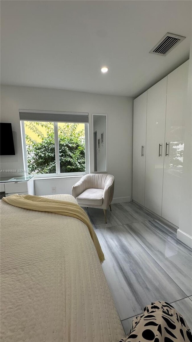 Building Photo - 13411 SW 17th Ct