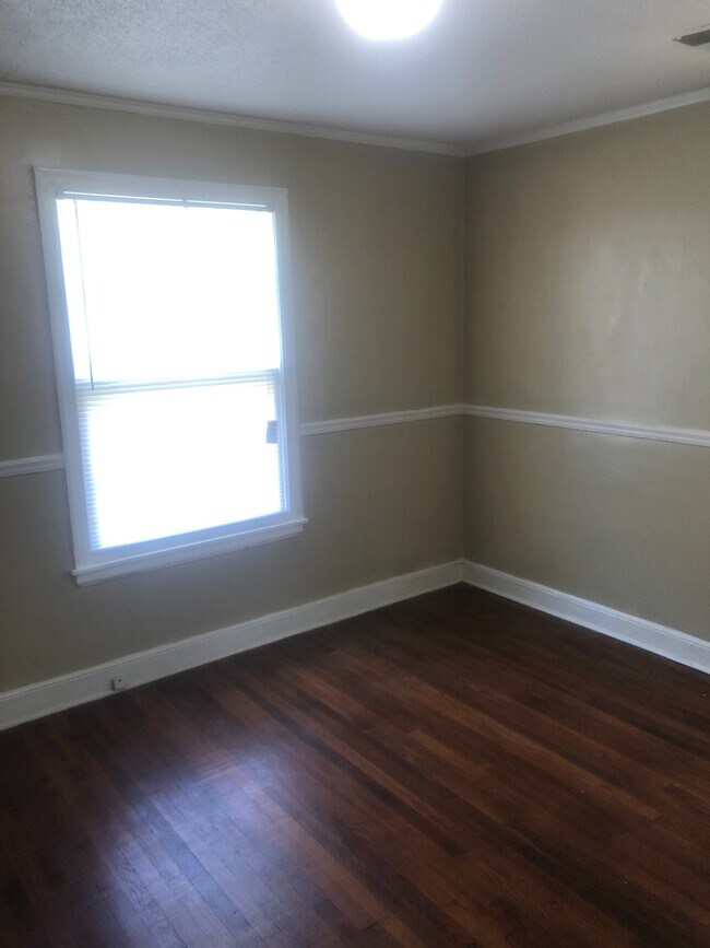 Building Photo - 3 Bedroom 1.5 Bath Home!!!