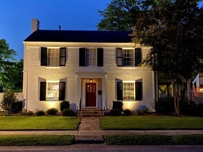 Building Photo - Beautiful 3 Bed 3.5 Bath Home! Available Fall 2026!