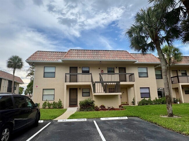 Building Photo - 6832 Palmetto Cir S