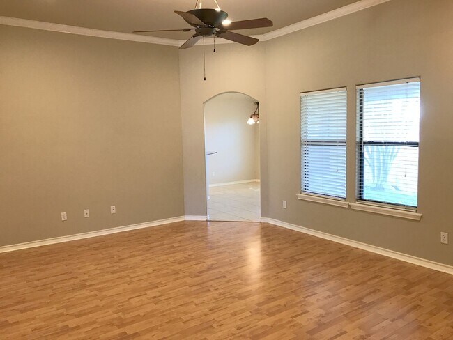 Building Photo - 15313 Guadalupe River Dr