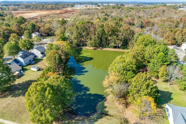 Building Photo - Beautiful 3 bedroom 2.5 bath home in Williams Glenn Community in Charlotte with Primary on the main.