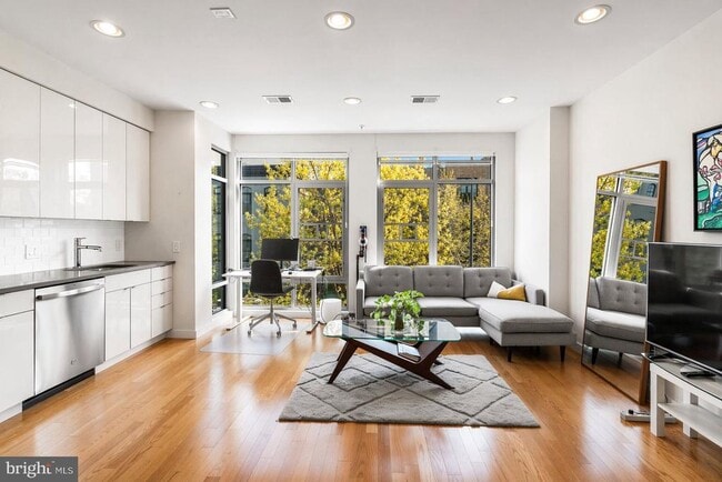 Building Photo - 435 R St NW