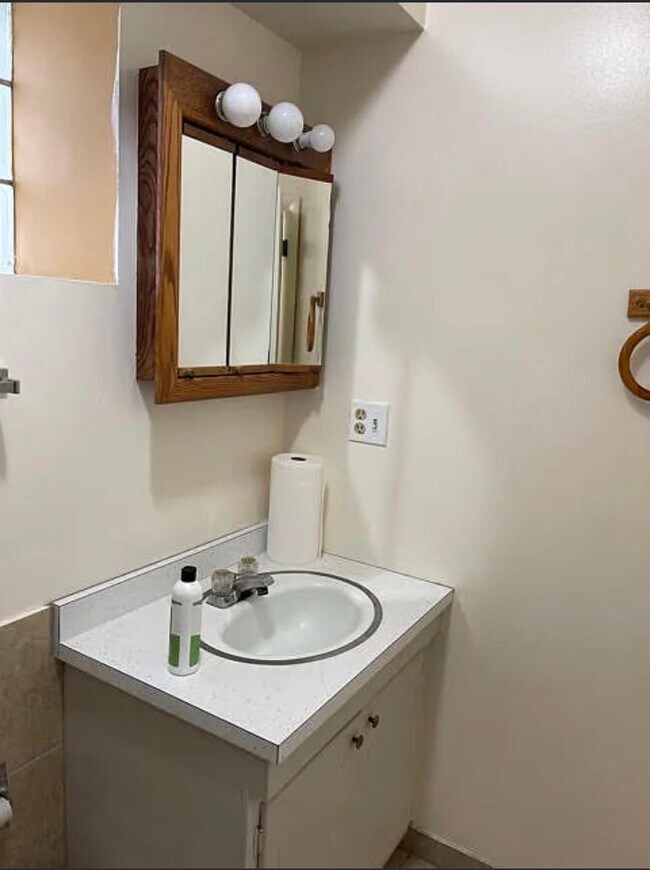 Building Photo - 219 N Grace Ave