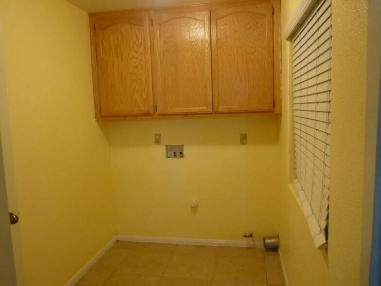 Building Photo - 16420 Los Cedros Rd