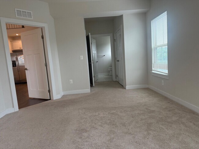 Building Photo - 10010 Ruffian Wy
