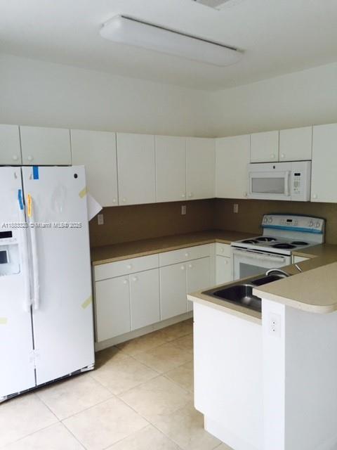 Building Photo - 7912 NW 107 Ct